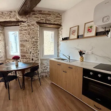 Apartman Authentic In The Center Of The Village Saint-Pons-de-Thomieres